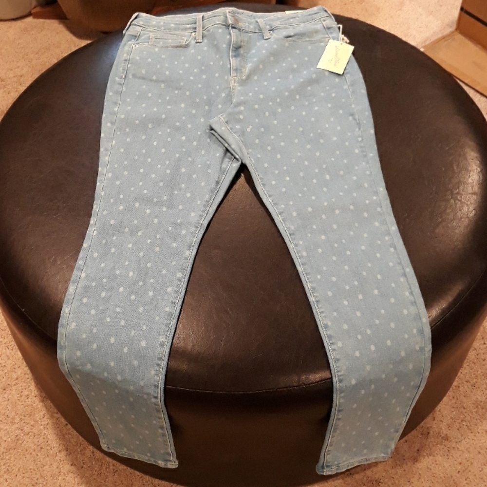 NEW Universal Threads High Rise Skinny. 12